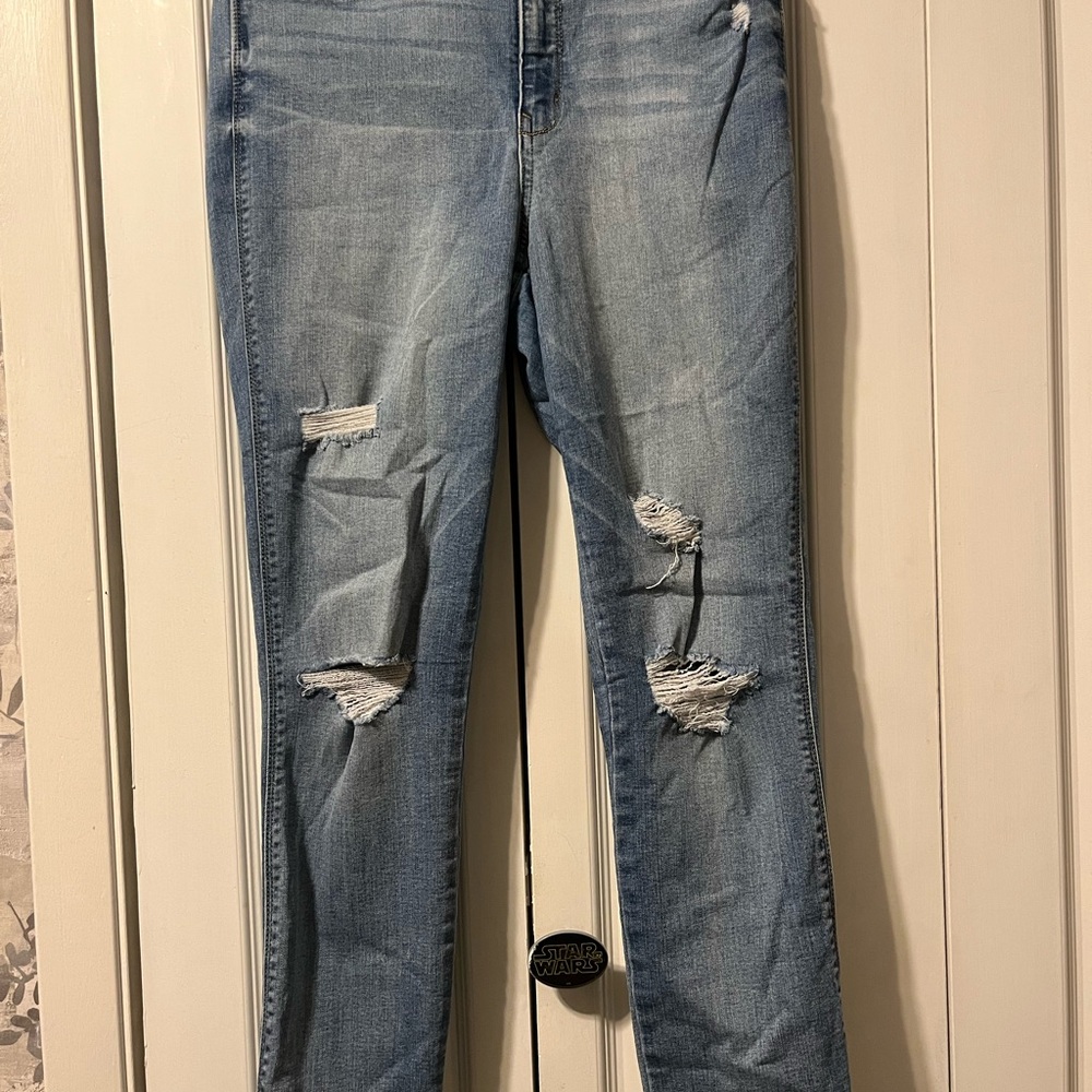 Arizona Jean Company Light Blue Distressed Skinny Jeans